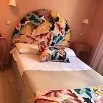 Petit Saint-honore Hotel 2*