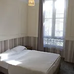Petit Saint-honore Hotel