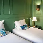 Petit Saint-honore Hotel