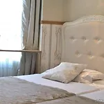 Hotel Petit Saint-honore Paris