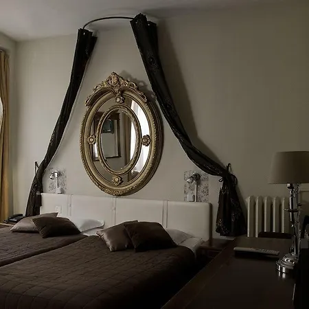 Petit Saint-honoré Hotel