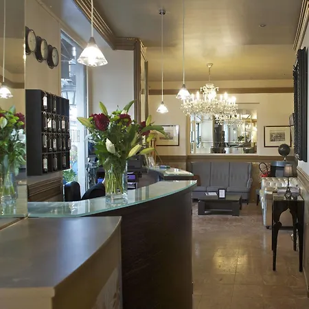 Petit Saint-honoré Hotel