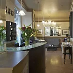 Petit Saint-honore Hotel