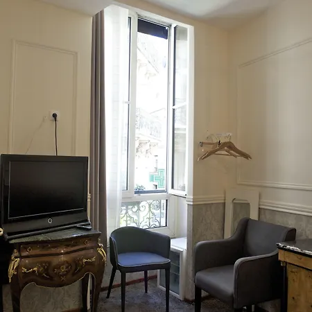 Hotel Petit Saint-honoré 2*