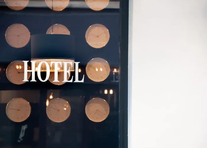 Petit Saint-honore Hotel