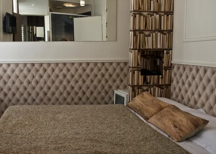 Petit Saint-honore Hotel 2*