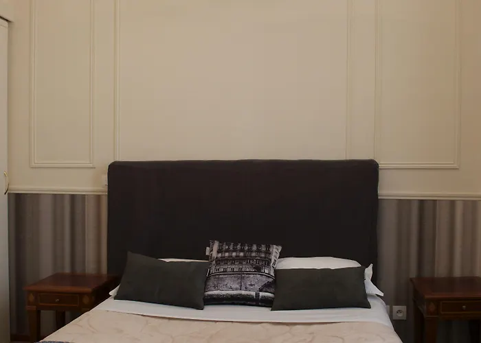 Petit Saint-honore Hotel 2*