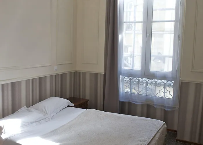 Petit Saint-honore Hotel