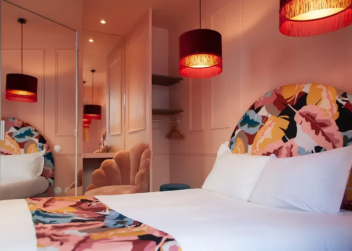 Petit Saint-honore Hotel