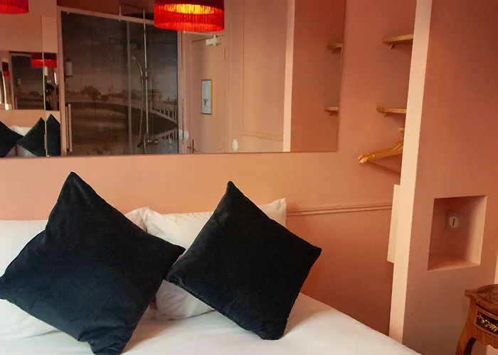 Petit Saint-honore Hotel