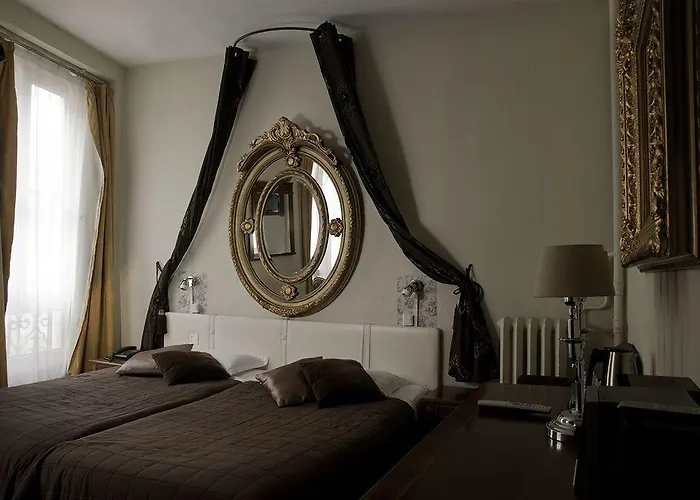 Petit Saint-honore Hotel