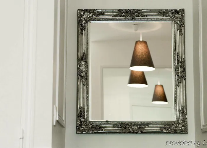 Petit Saint-honore Hotel