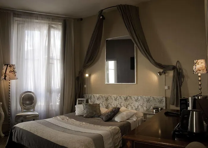 Petit Saint-honore Hotel 2*