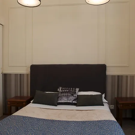 Petit Saint-honore Hotel 2*