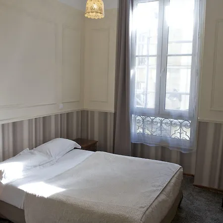 Petit Saint-honore Hotel