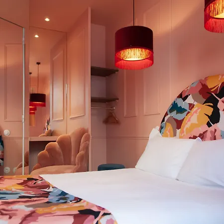 Petit Saint-honore Hotel