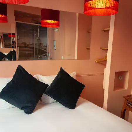 Petit Saint-honore Hotel