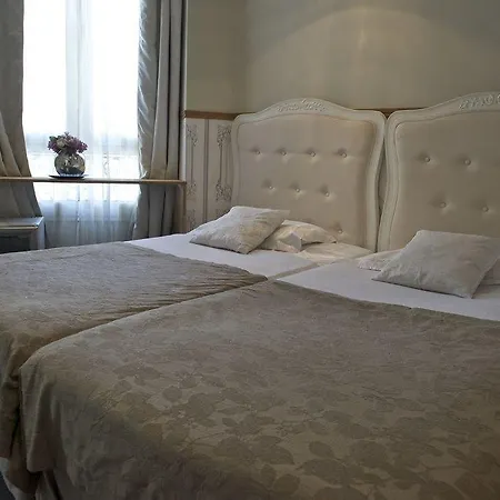 Hotel Petit Saint-honore 2*